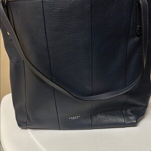 RADLEY LONDON Black Messenger Bag Sleek Design